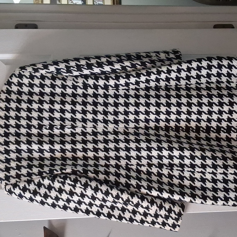 LEVINE Black & White Houndstooth Patterned Coat - Picture 4 of 7